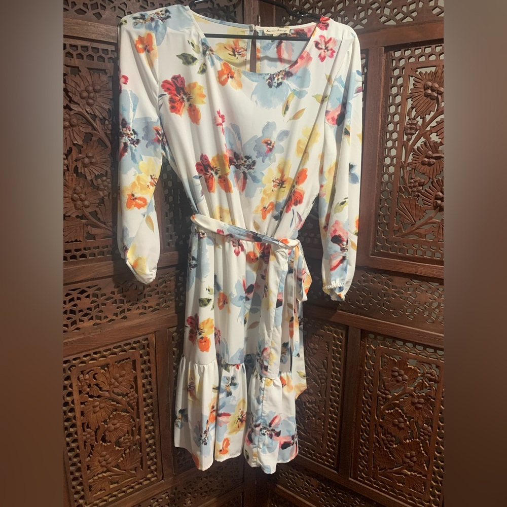 JUNE & DELANEY WHITE FLORAL WITH BLUE AND YELLOW FLOWERS